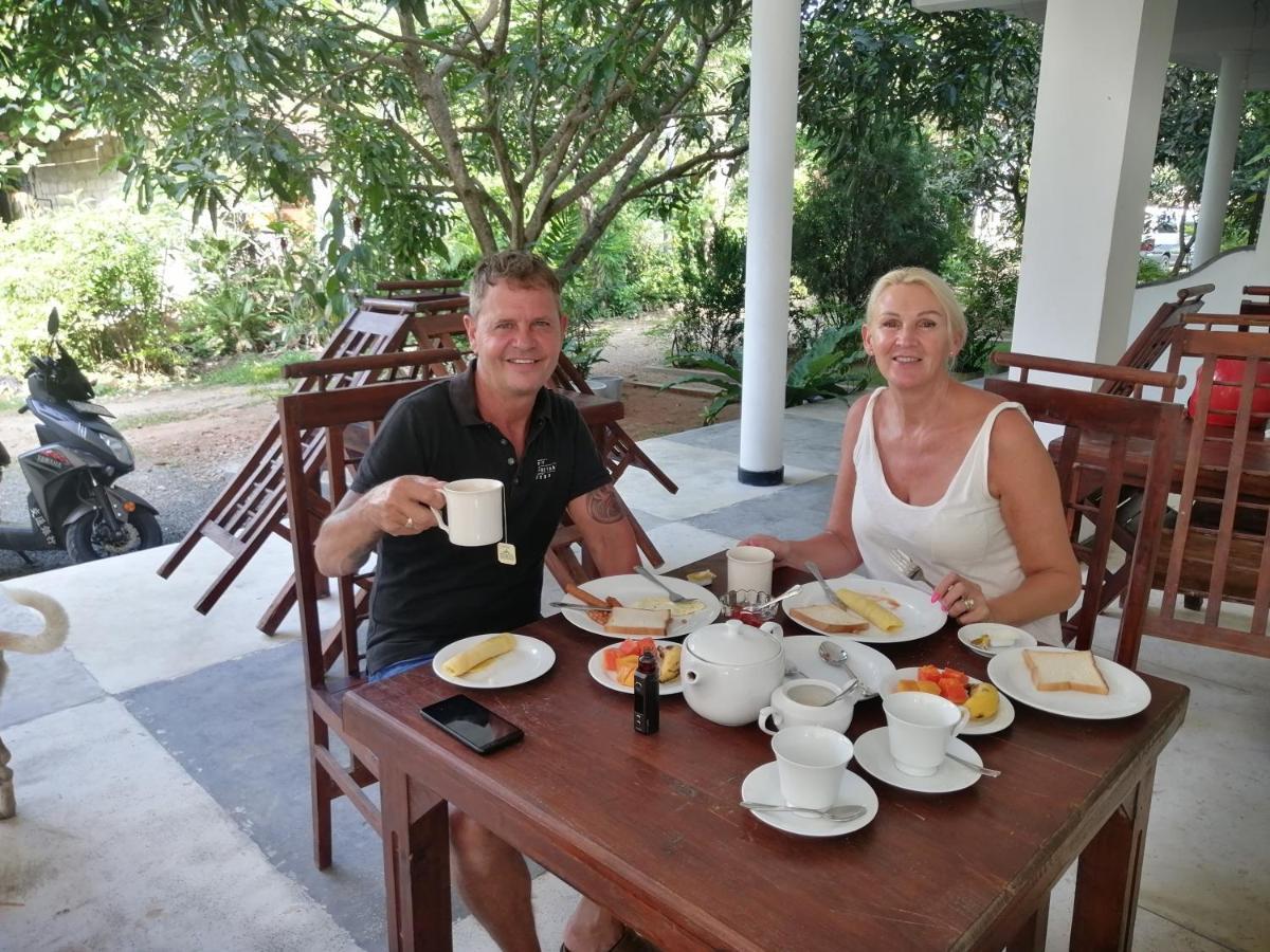 Rainbowswell Beach Resort Унаватуна Экстерьер фото