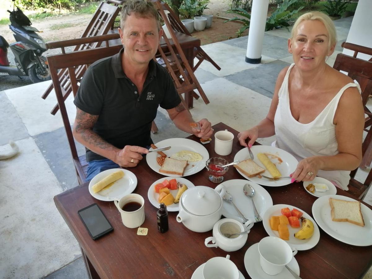 Rainbowswell Beach Resort Унаватуна Экстерьер фото