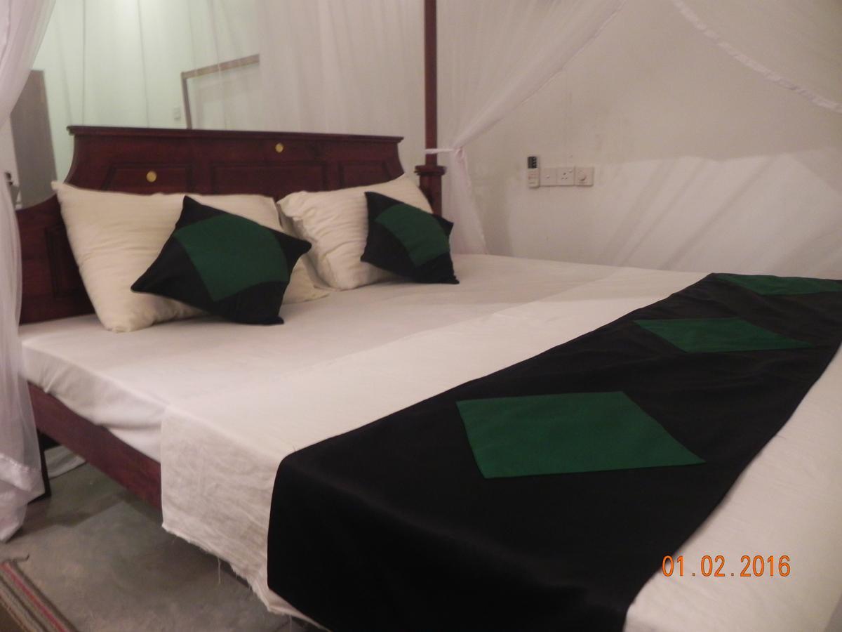Rainbowswell Beach Resort Унаватуна Экстерьер фото