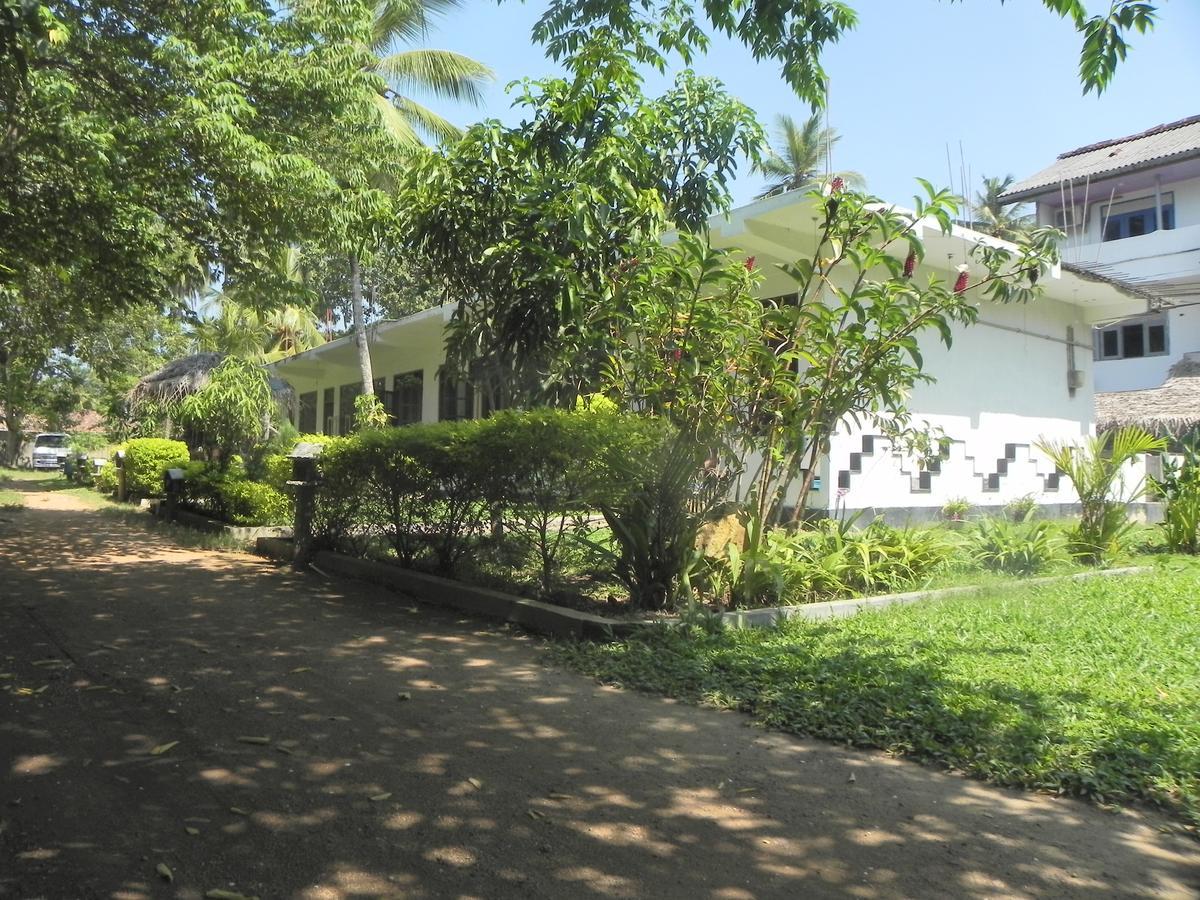 Rainbowswell Beach Resort Унаватуна Экстерьер фото