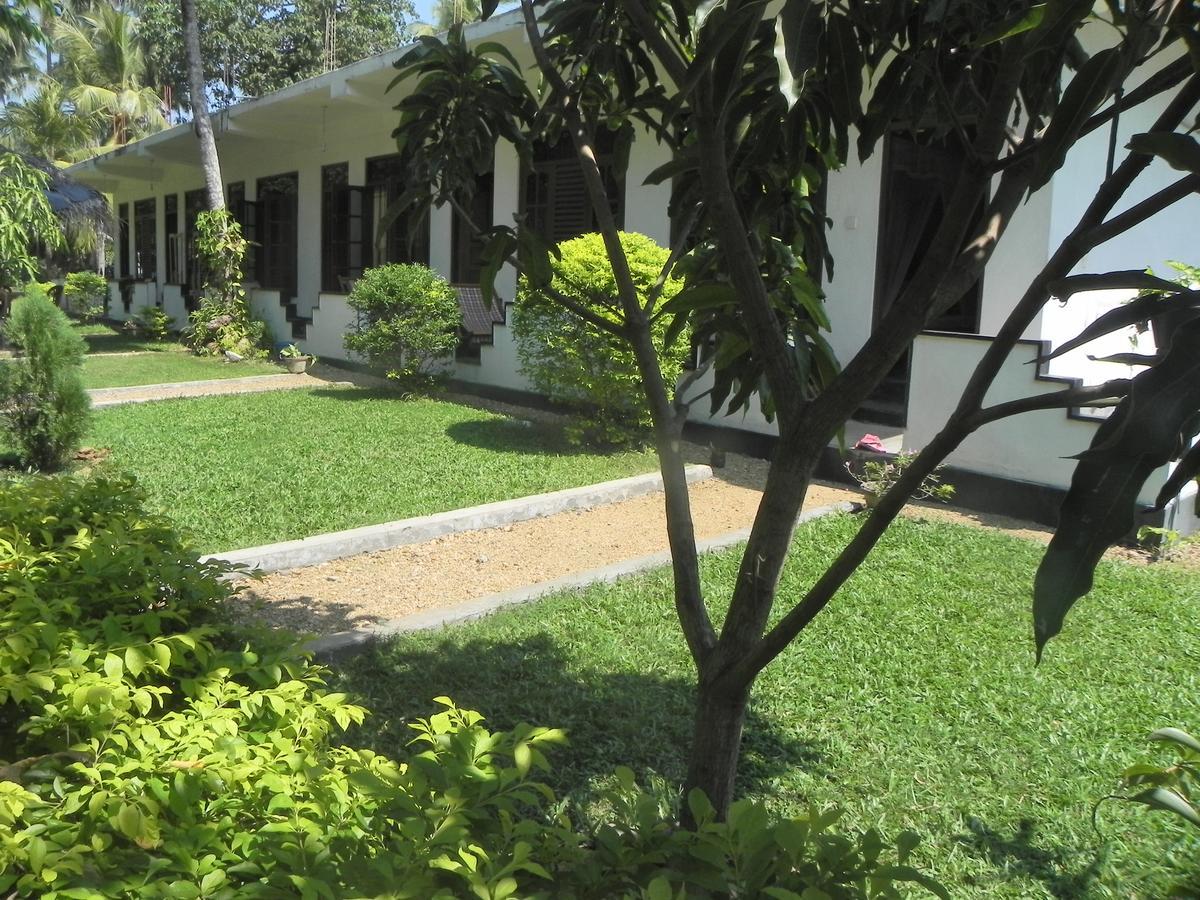 Rainbowswell Beach Resort Унаватуна Экстерьер фото