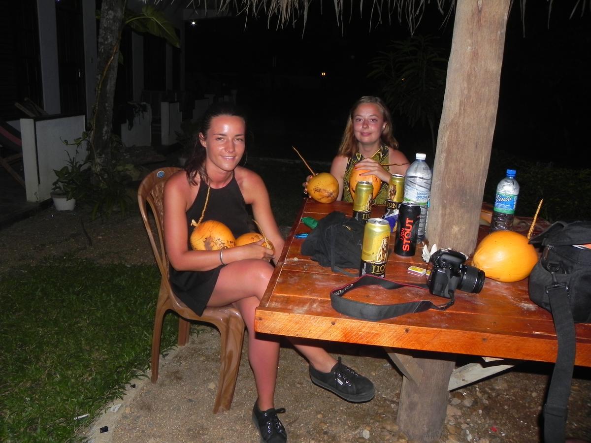 Rainbowswell Beach Resort Унаватуна Экстерьер фото