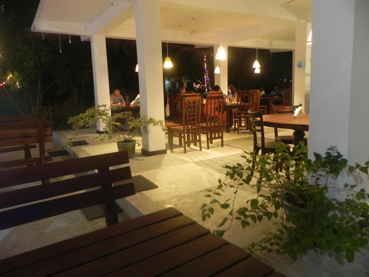 Rainbowswell Beach Resort Унаватуна Экстерьер фото